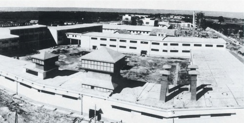 Năm 1960, khu Thượng Đình đã có 3 nhà máy Cao su Sao vàng, Thuốc lá Thăng Long và Xà phòng Hà Nội do Trung Quốc giúp đỡ xây dựng